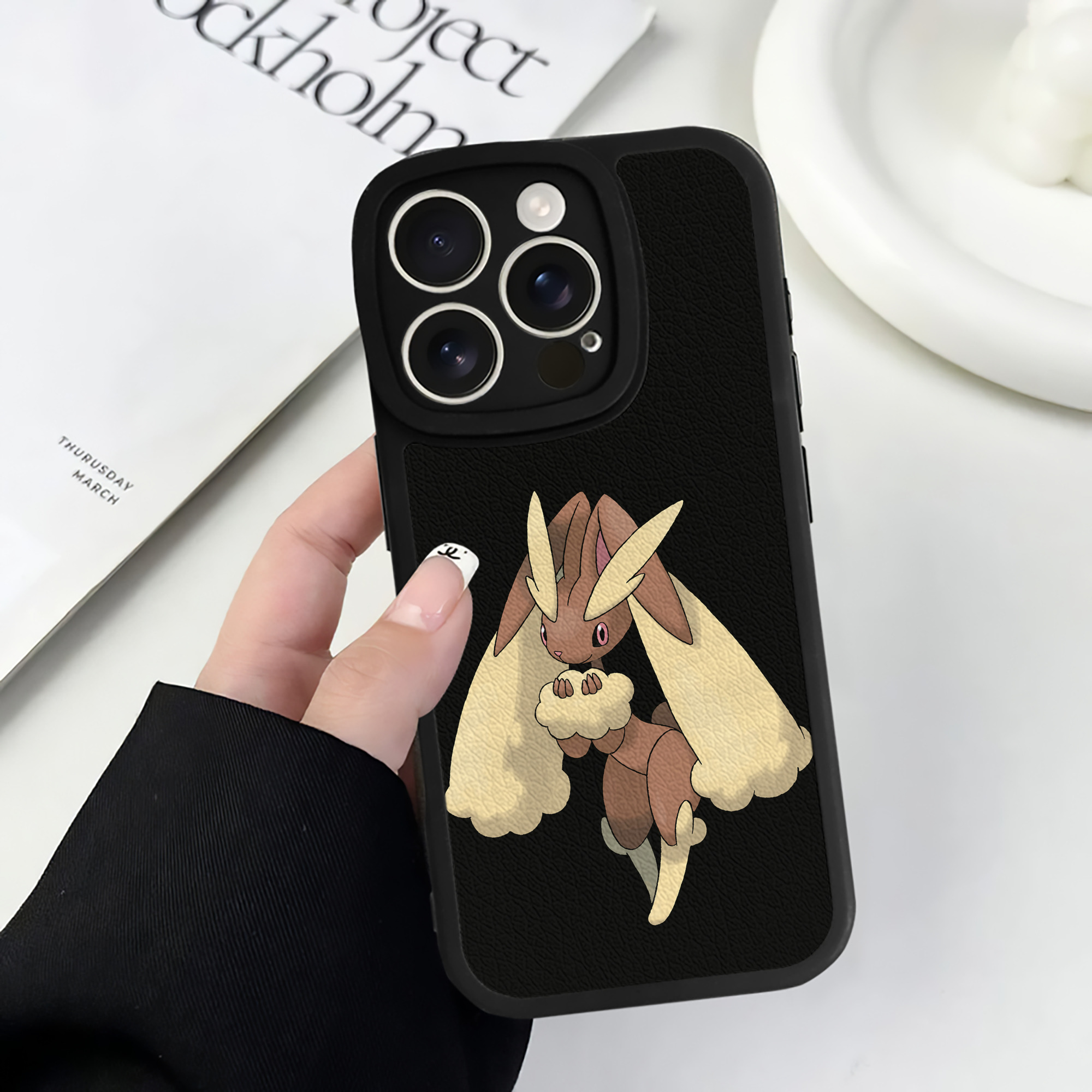 （画像用） ポケットモンスター Pokémon 【iPhone 16シリーズ対応】シリコンスマホケース（レザー調） 材質：シリコン
